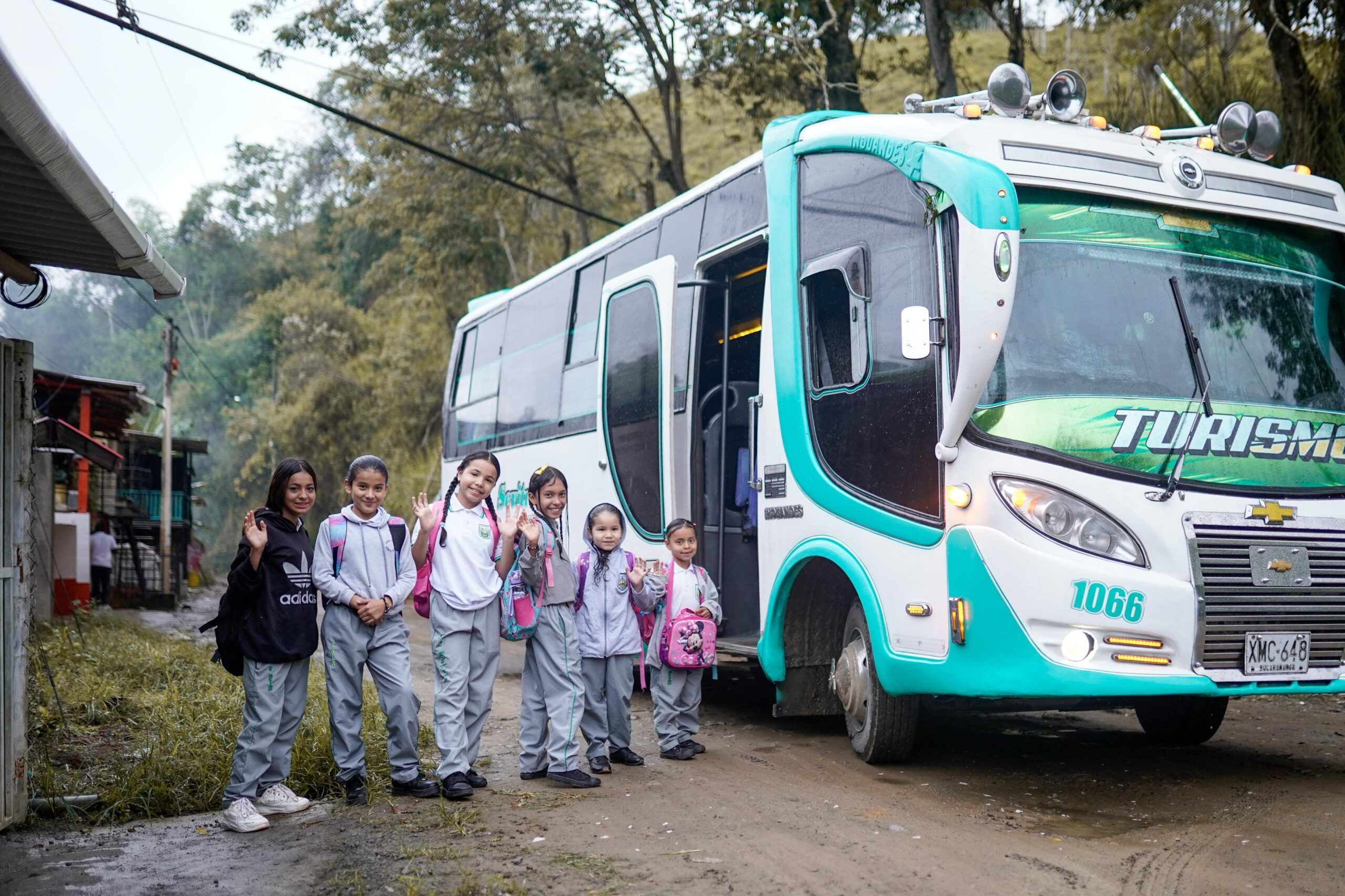 Transporte escolar garantiza seguridad a más de 4.000 estudiantes en ...