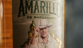 Industria Licorera de Caldas rinde homenaje “con el corazón” a Yeison Jiménez con una edición limitada de Aguardiente Amarillo de Manzanares