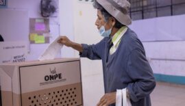 nicia cierre de centros de votación habilitados para elecciones generales de Perú