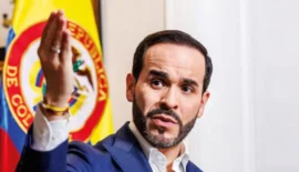 Abelardo De La Espriella jura defender la Constitución de 1991 frente a la Constituyente de Petro y Cepeda