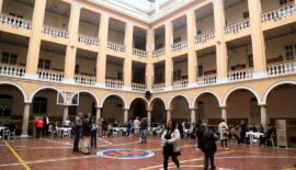 Cierran las mesas de votación y comienza el escrutinio de las elecciones presidenciales en Colombia