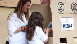 Paloma Valencia ejerció su derecho al voto en Bogotá durante las elecciones presidenciales