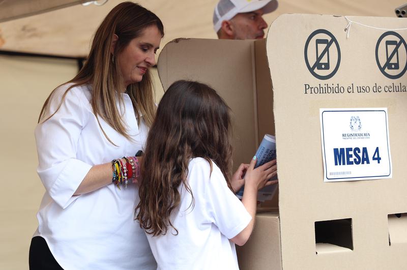 Paloma Valencia ejerció su derecho al voto en Bogotá durante las elecciones presidenciales