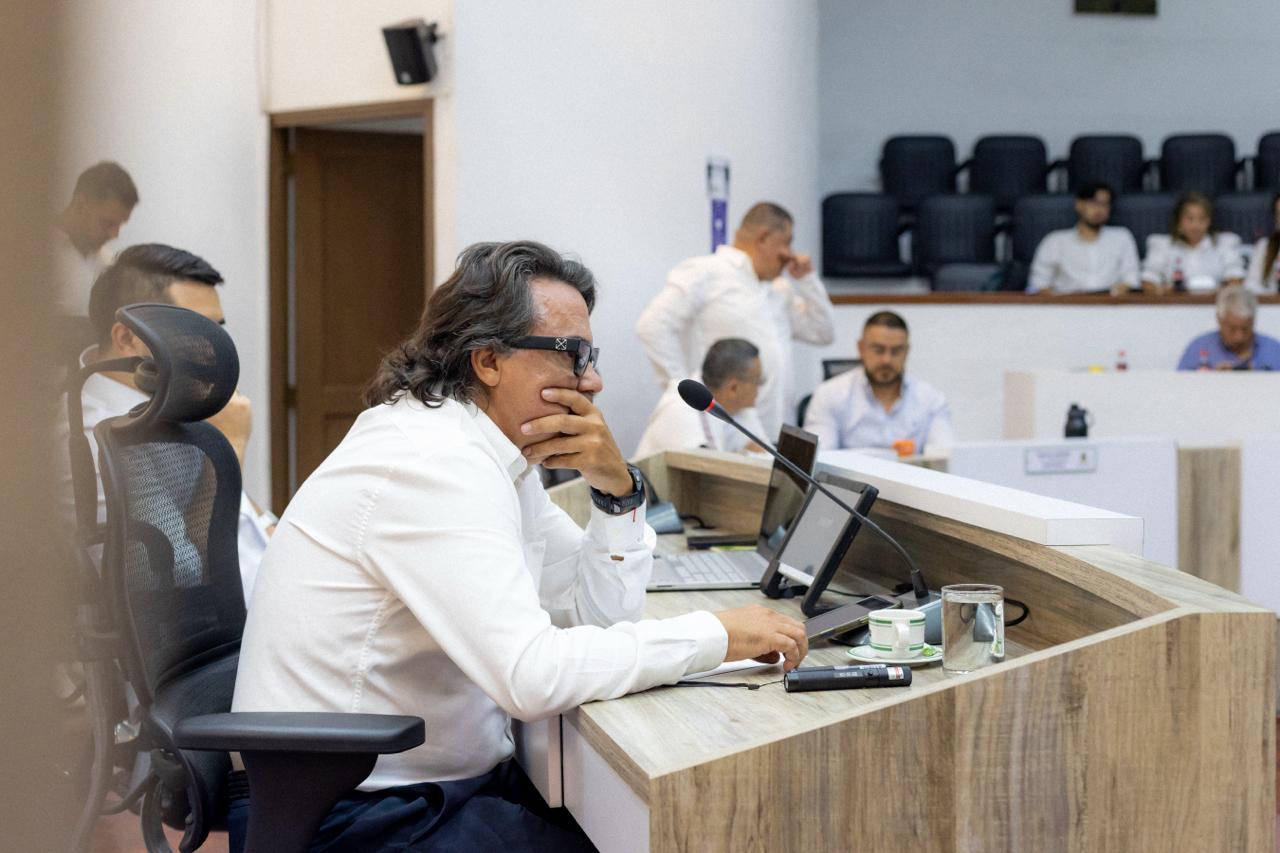 A pesar de la actual crisis financiera, el San Jorge es viable y no se cerrará: Gaviria