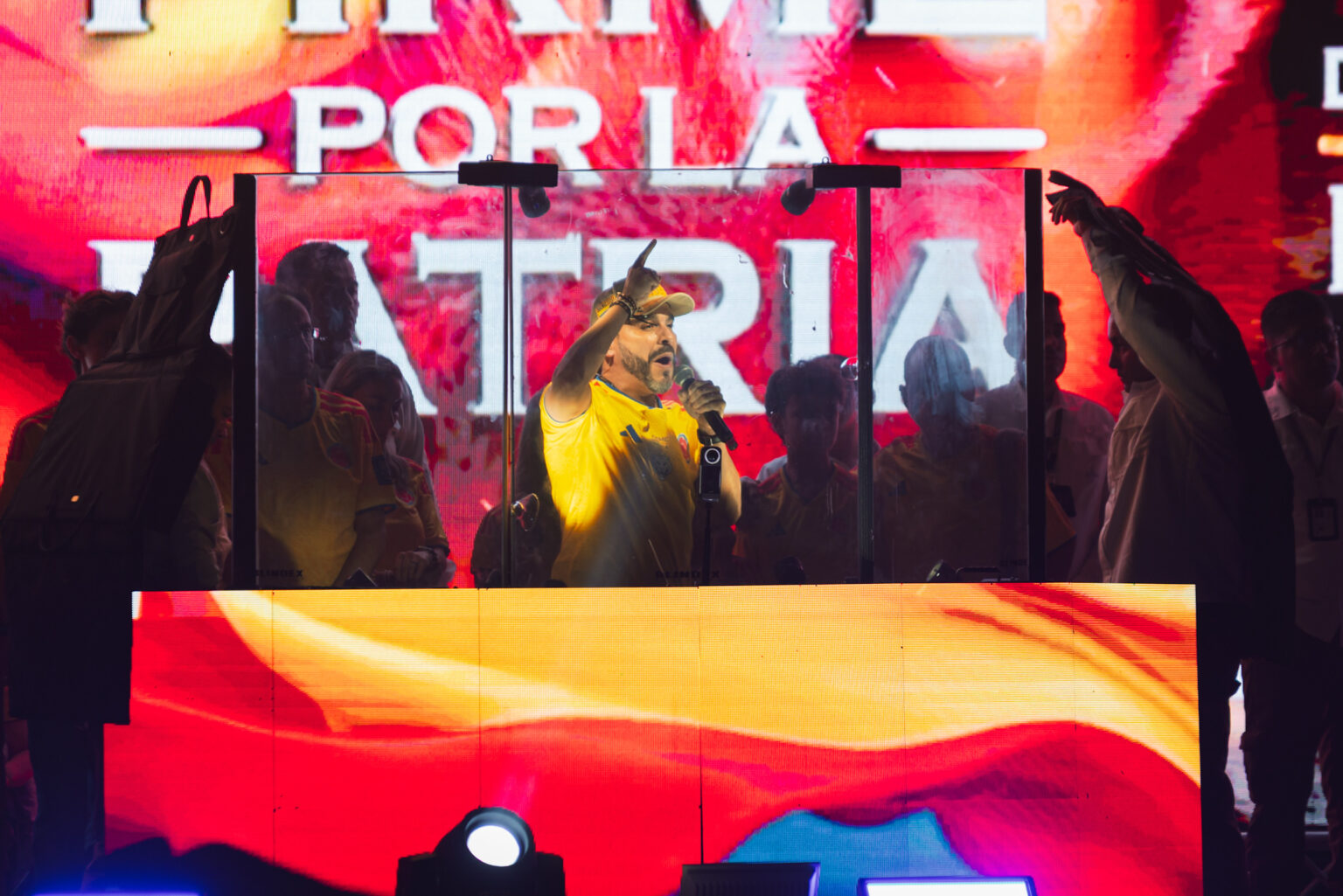 “Ni se les ocurra desconocer la voluntad popular”: Abelardo de la Espriella tras pasar a segunda vuelta