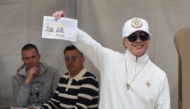 Petro vuelve a mostrar su voto y desata polémica en la segunda vuelta presidencial