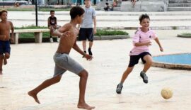 Fútbol: Calles y terrenos de Cuba reflejan el verdadero espíritu del deporte durante el Mundial